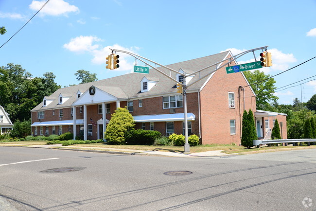 Building Photo - Lakeview Manor