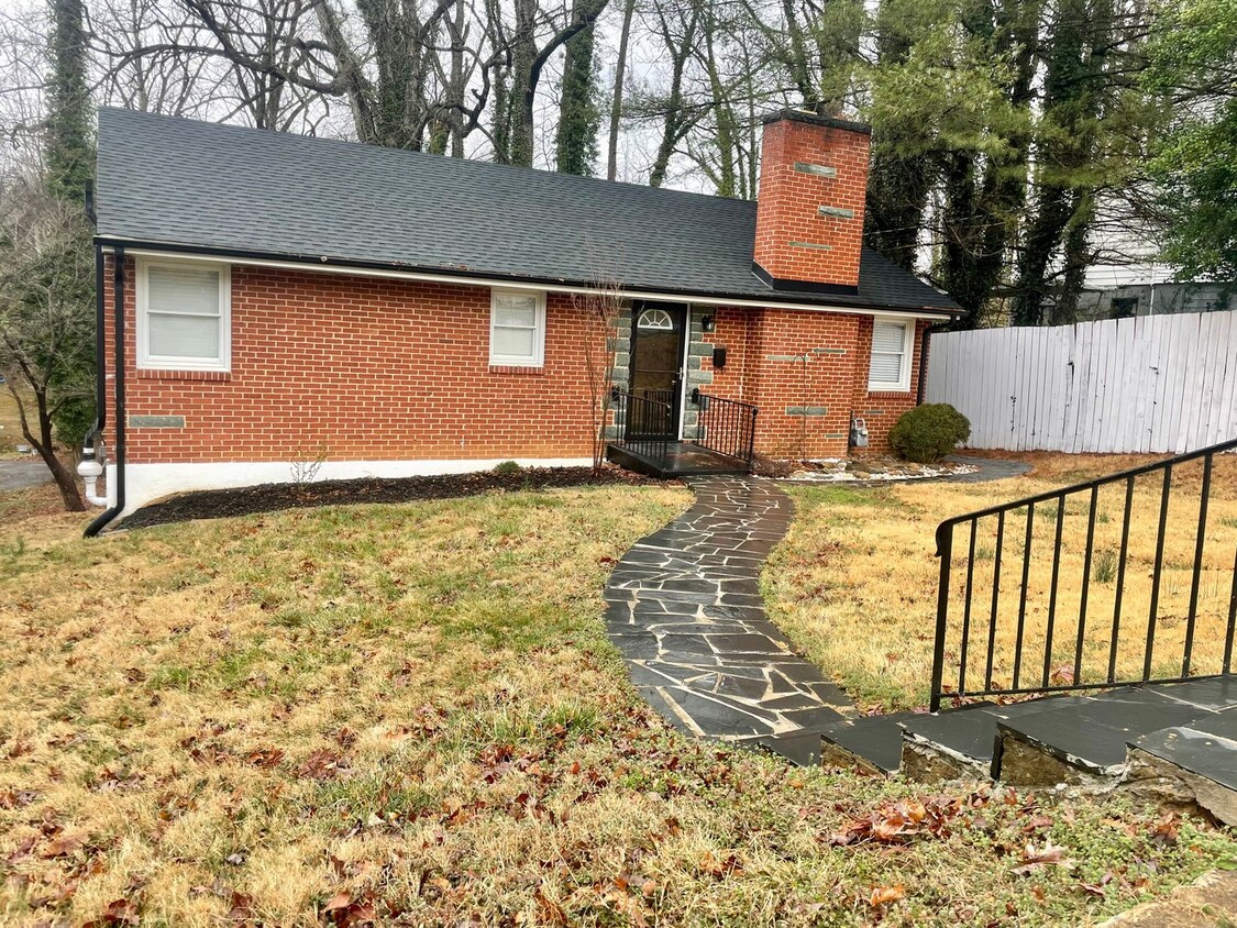 Primary Photo - Adorable Brick Ranch Home