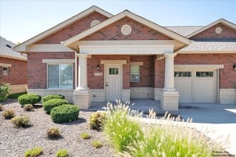 Building Photo - 517 W Rand Rd