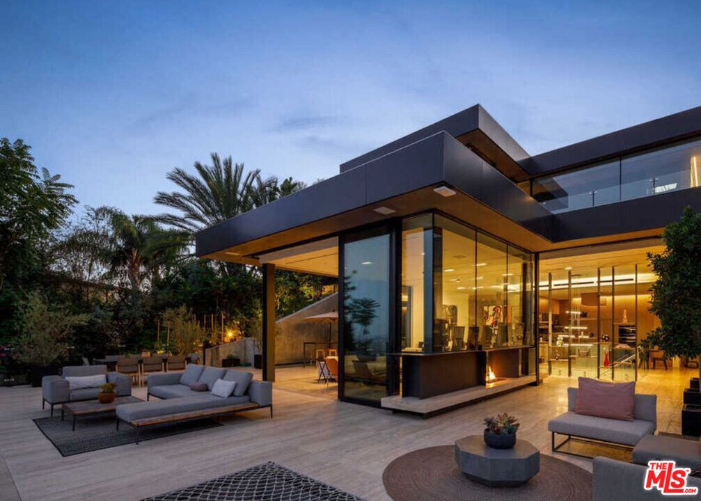 Foto principal - 8436 Carlton Way