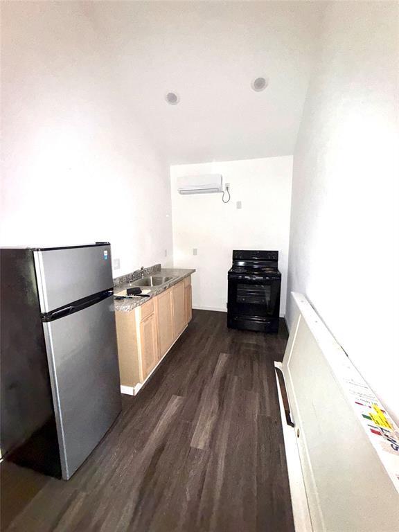 Building Photo - 145 Campion Ln