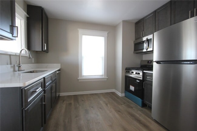 Building Photo - 1034 N Rock Hill Rd