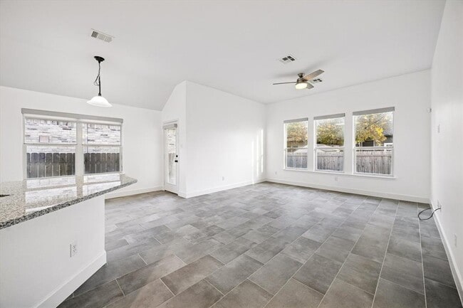 Building Photo - 2995 Overland St