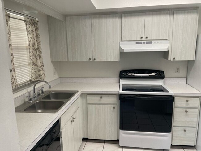 Building Photo - 2 br, 2 bath House - 515 Orlando Ave