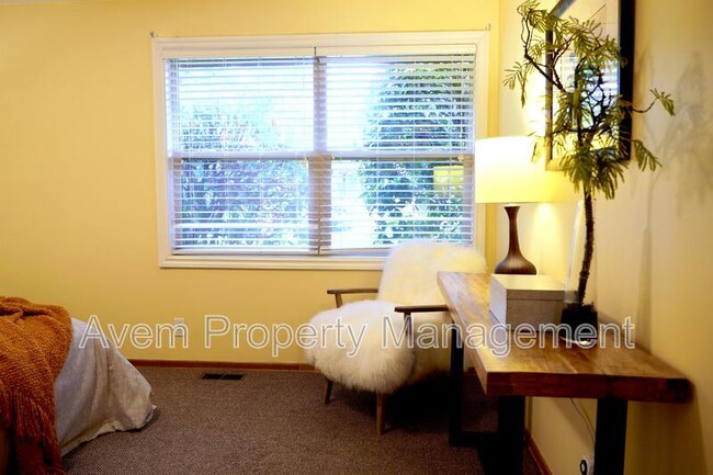 Foto del edificio - 11770-11780 SW Bowmont Ln