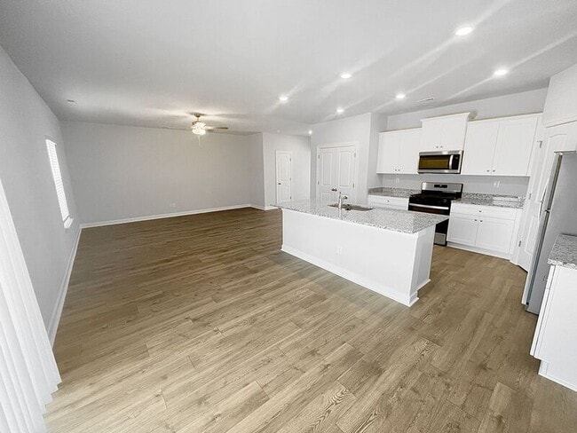 Building Photo - 3251 Quintana Dr