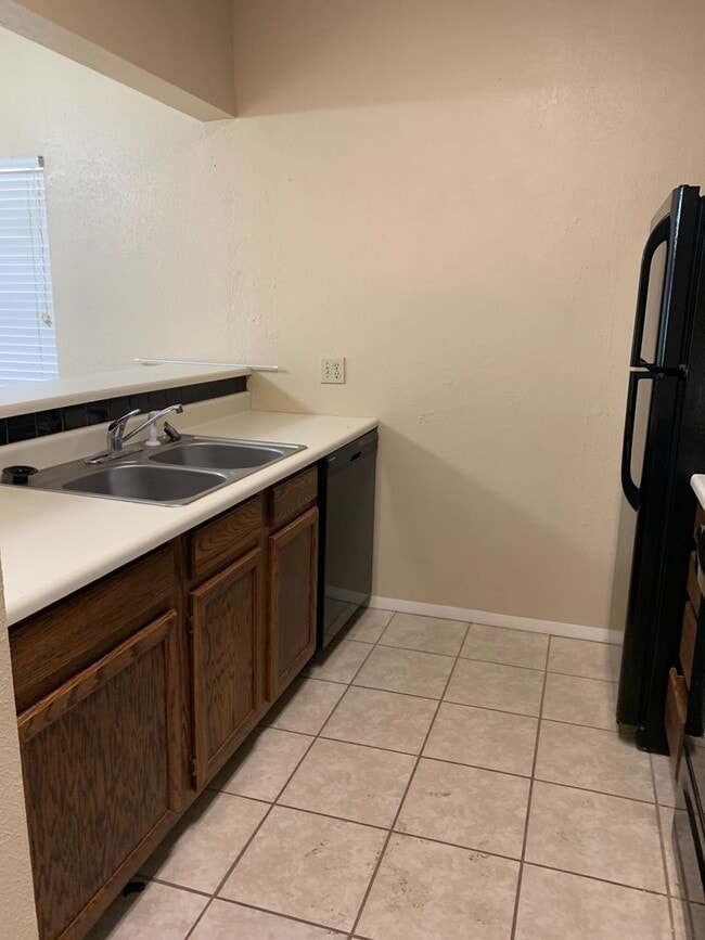 Building Photo - 1020 Mockingbird Ln