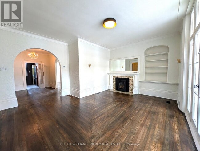 Building Photo - 35 King St