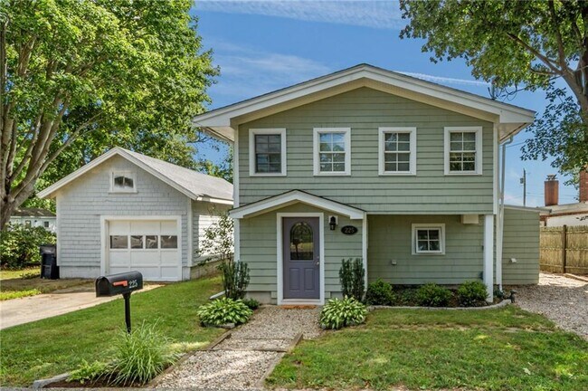 Building Photo - 225 Waldron Ave