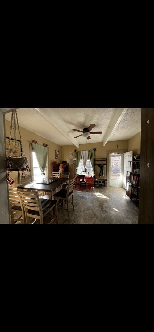 Building Photo - First floor 3 bed 1 bath large front and b...