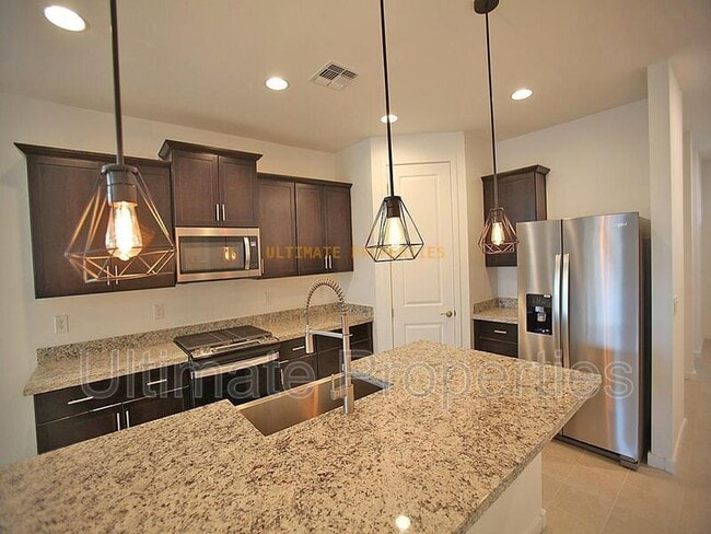 Building Photo - 12571 W Country Club Trail
