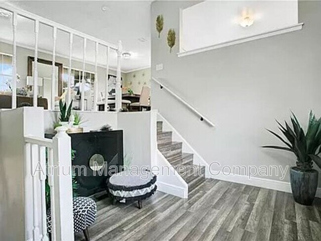 Foto del edificio - 489 S Deerwood Ave