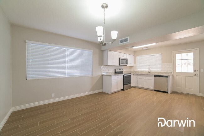 Foto del edificio - 7419 W Hatcher Rd