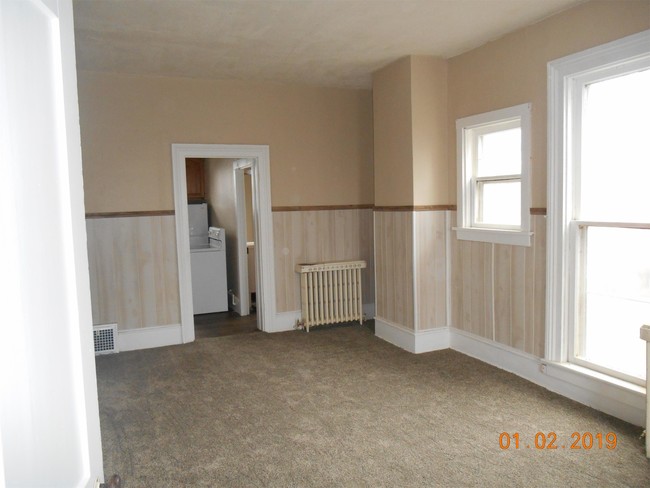 Building Photo - 445 E Jackson St