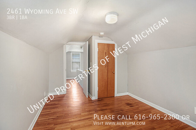 Building Photo - Available Now | Cute 3 Bedroom 1 Bathroom ...