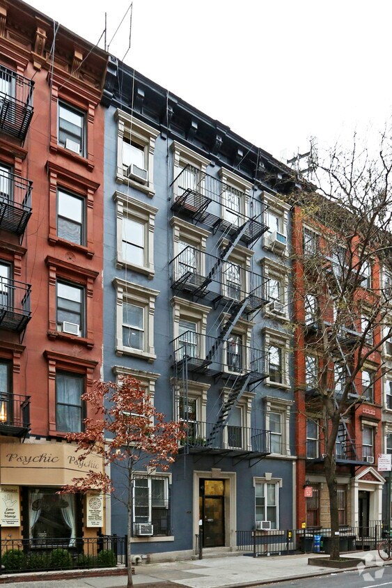 Foto del edificio - 328 W 47th St