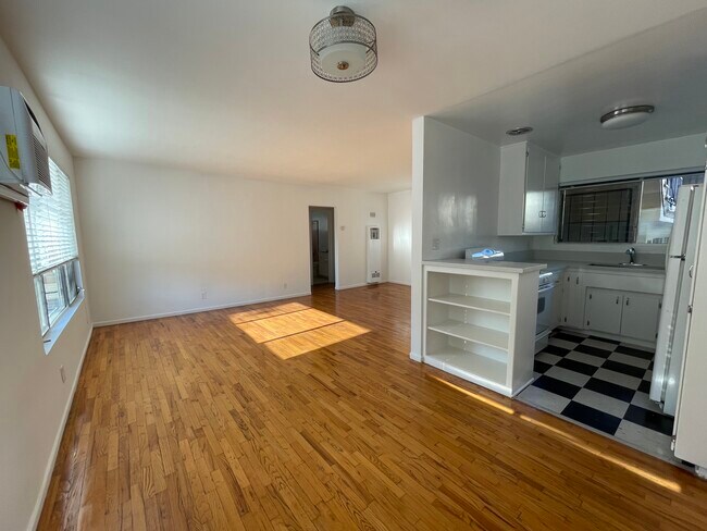 Foto del edificio - 934 N Gardner St