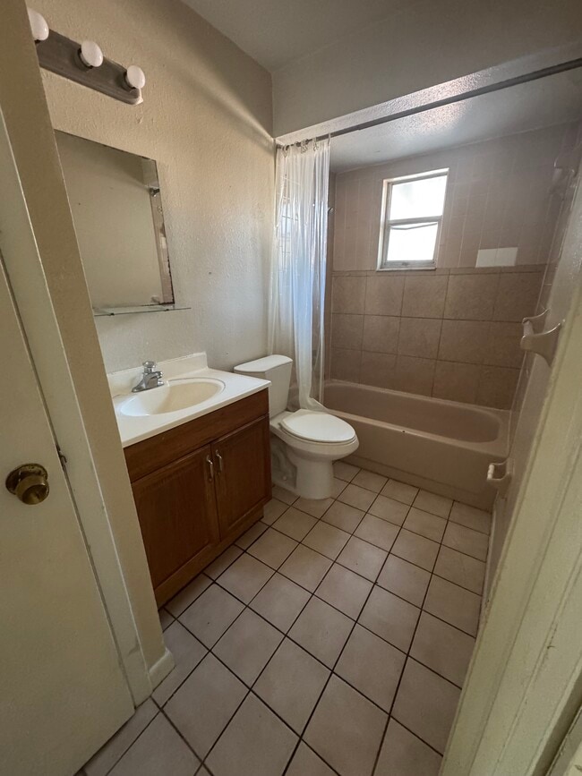 Foto del edificio - 3748 67th Ave N