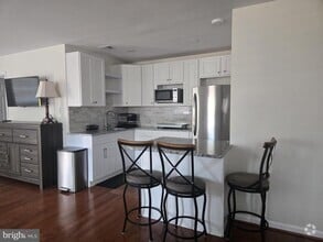 Building Photo - 10201 Fountain Cir