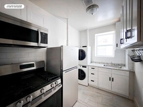 Building Photo - 254 Manhattan Ave