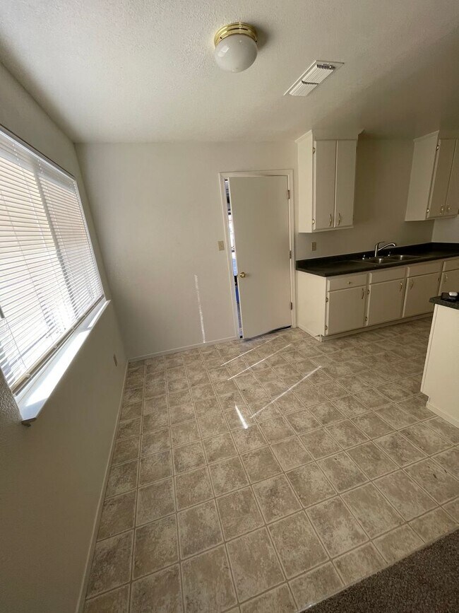 Building Photo - NOW AVAILABLE!! Very Nice Home In Gustine