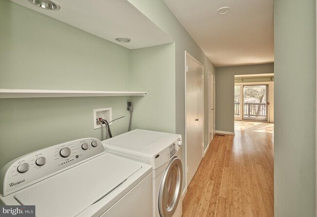 Foto del edificio - 22 Tahoe Dr