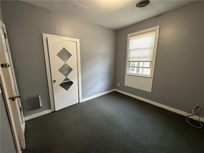 Building Photo - 31 Cedar St