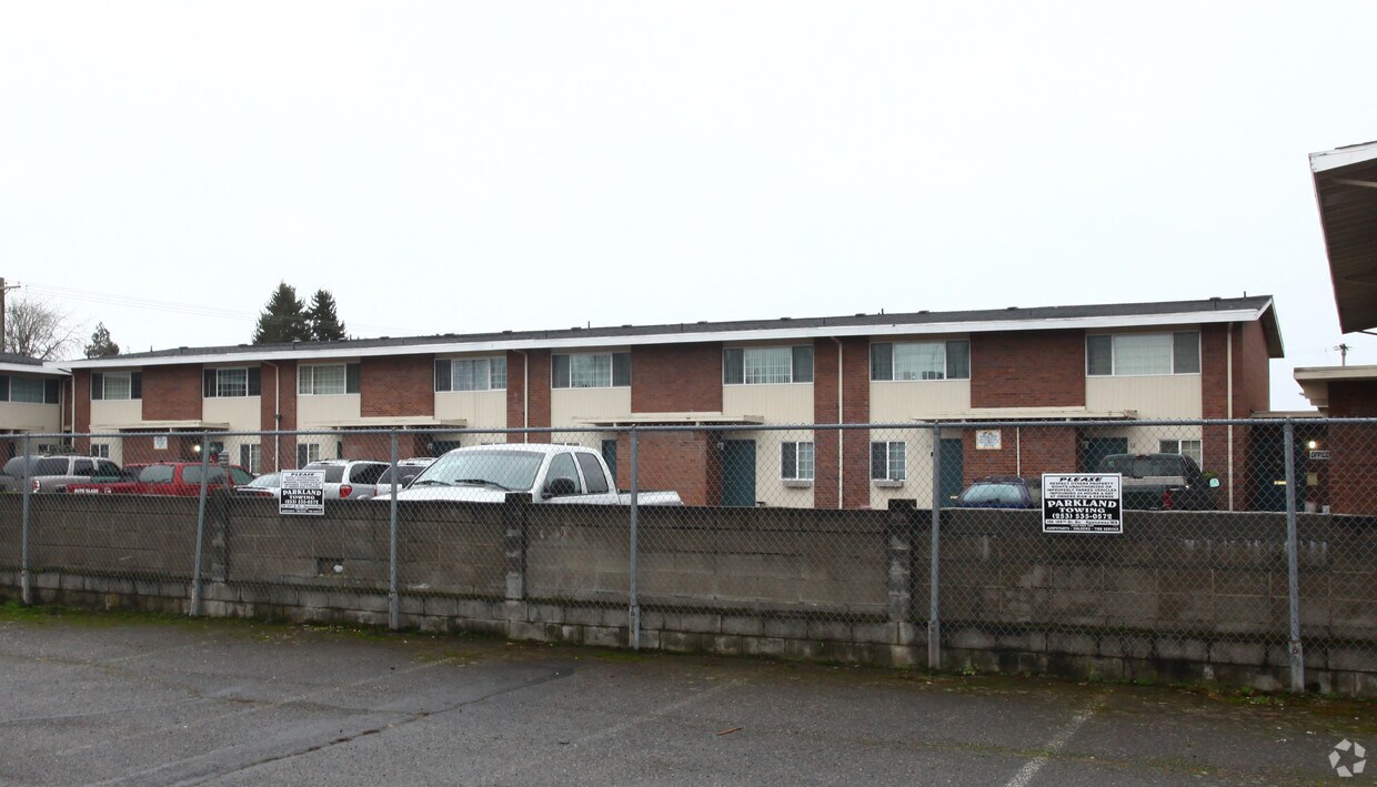 Primary Photo - The DeVille Townhouses