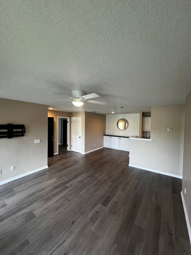 Building Photo - 10200 Belle Rive Blvd