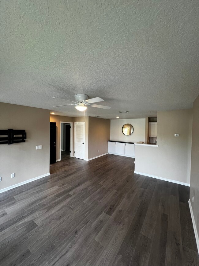 Building Photo - 10200 Belle Rive Blvd
