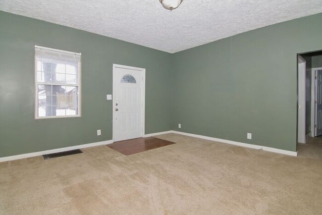 Building Photo - Beautiful Home near Downtown Noblesville