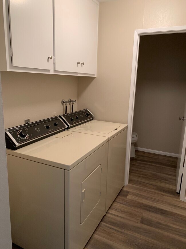 Foto del edificio - 181 N Kellogg Ave