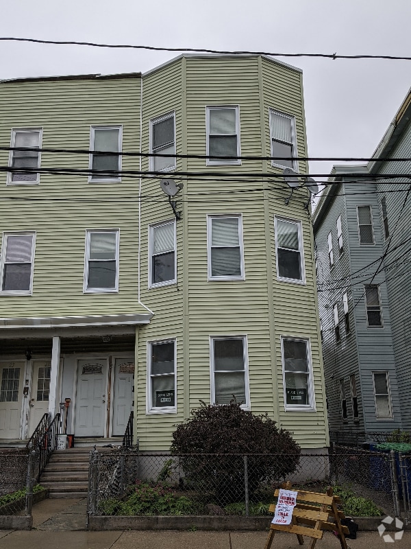 Building Photo - 21 Rossmore St