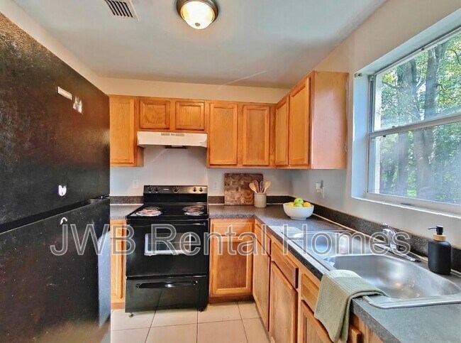 Foto del edificio - 4525 Rainer Rd