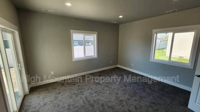 Building Photo - 498 East Center Street - 2