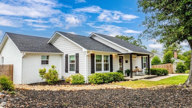 Foto del edificio - 1628 Pine Valley Rd