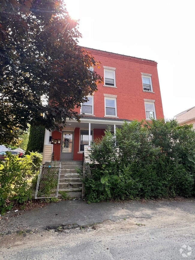Building Photo - 640 Wilson St