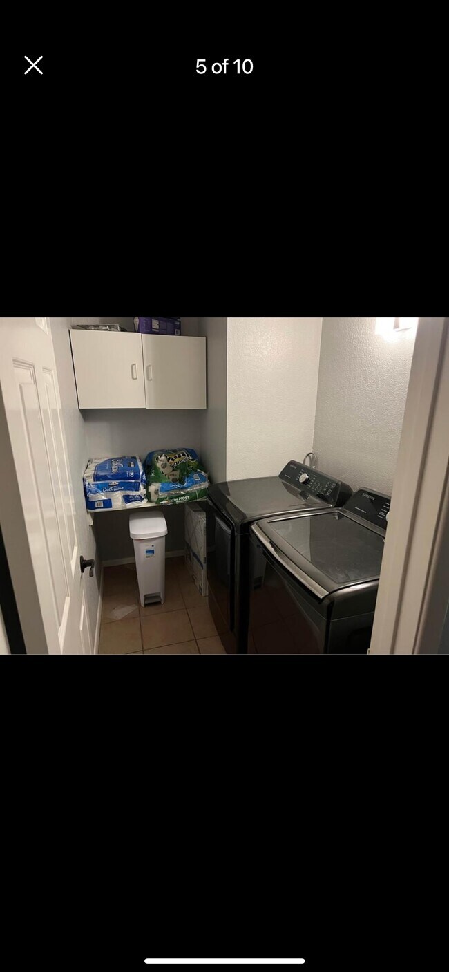 Foto del edificio - 8649 E Royal Palm Rd