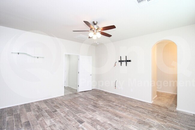 Foto del edificio - 5629 W Montebello Way