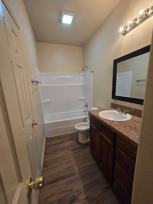 Foto del edificio - Completely renovated 3-Bed Duplex in the M...