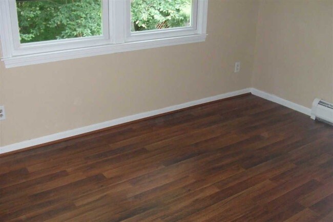 Building Photo - 28 Sunbeam Pl