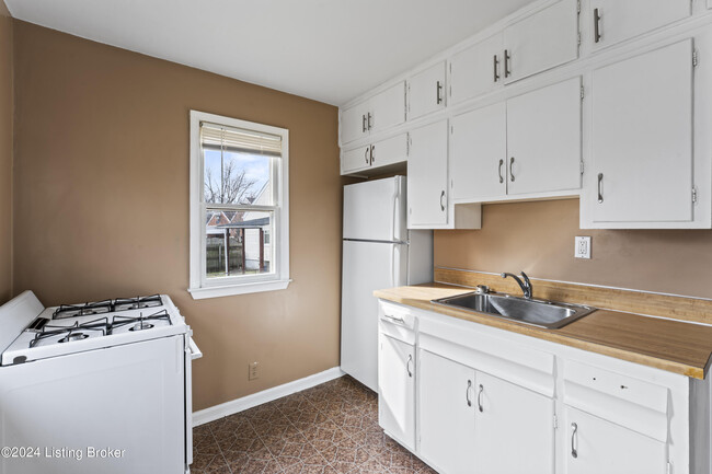 Building Photo - 4925 Southside Dr