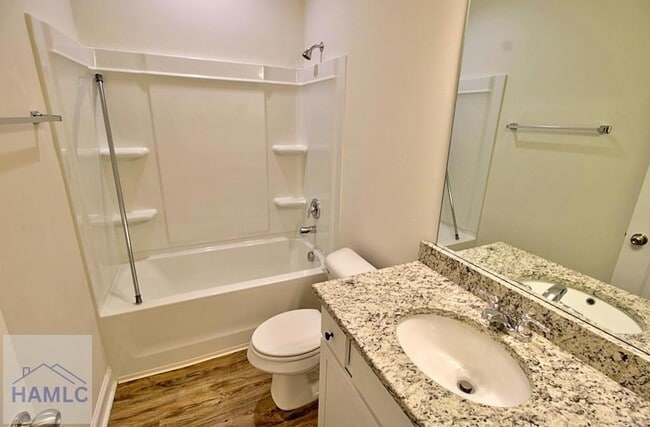 Building Photo - 805 Meloney Dr