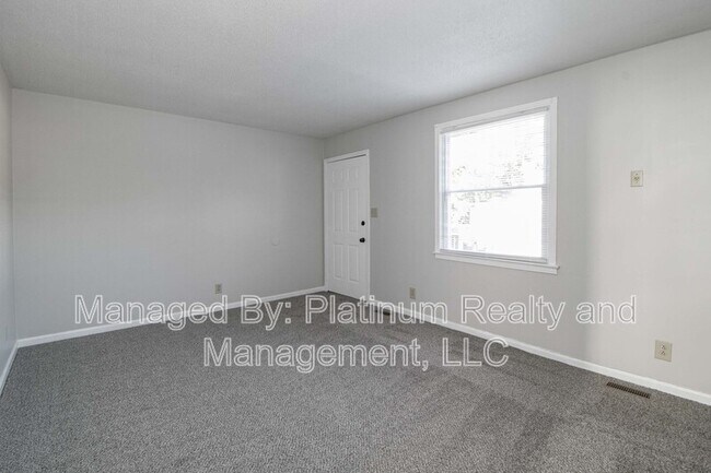 Building Photo - 1434 McCan Dr