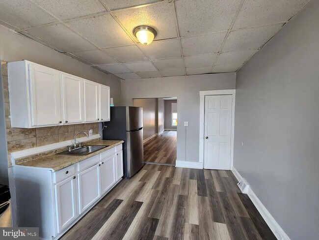 Foto del edificio - 809 N Curley St