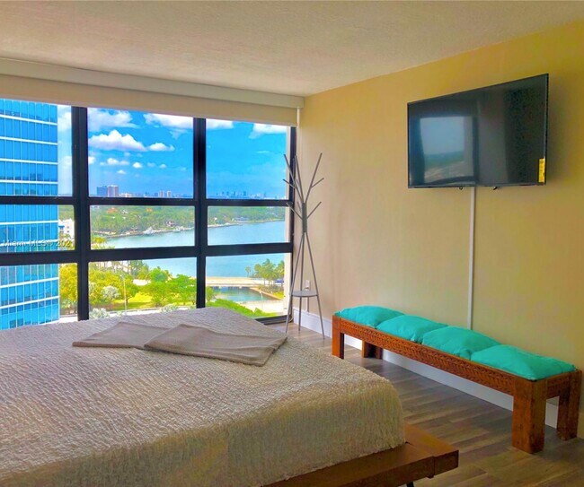 Foto del edificio - 600 NE 36th St
