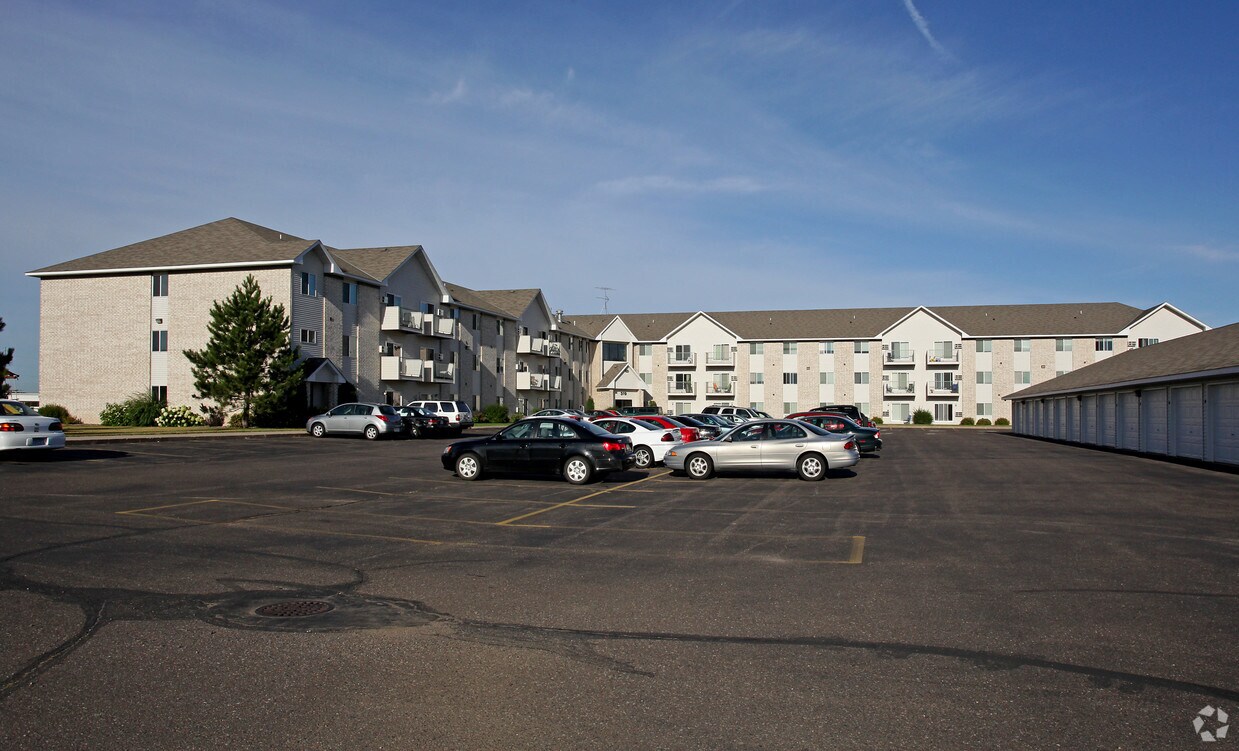 Hillcrest Apartments 319 Laudenbach Ct Saint Cloud, MN Apartments