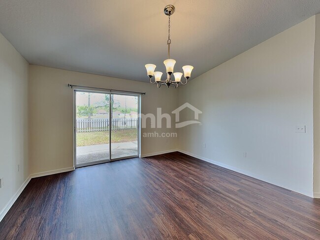 Foto del edificio - 5251 Silver Thistle Ln