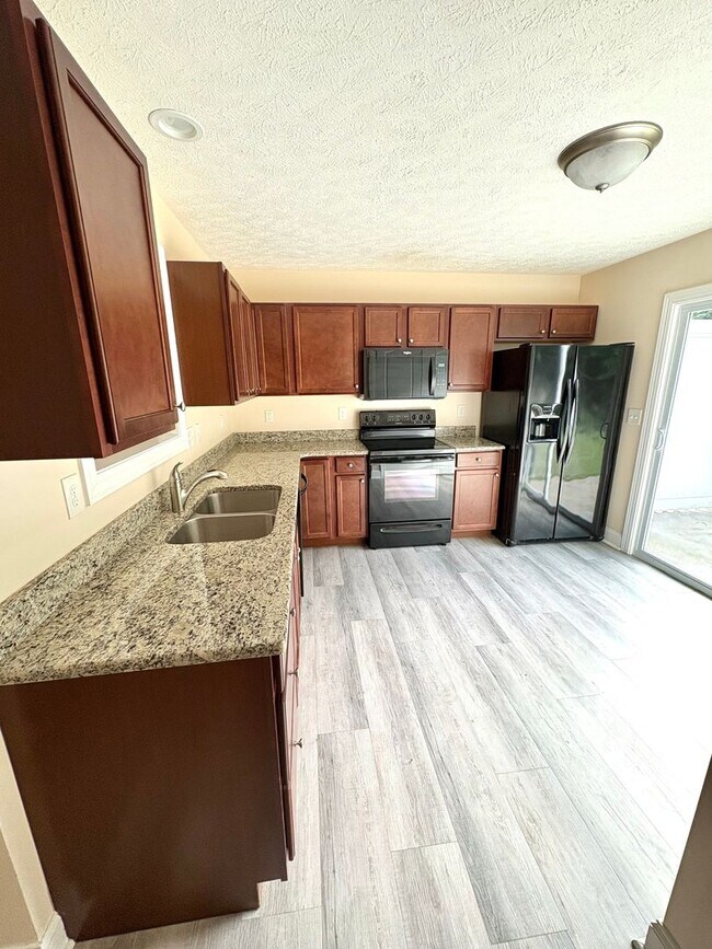 Building Photo - Available for the 2026-2027 lease term.