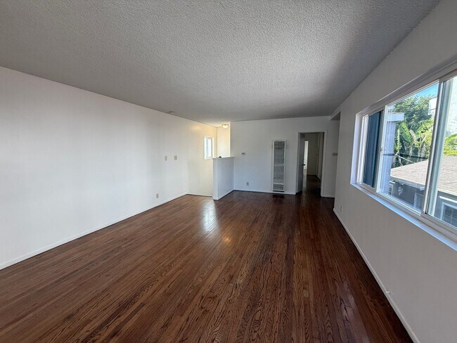 Foto del edificio - 11761 Culver Blvd